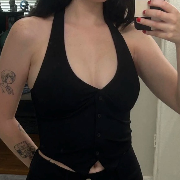 Brand new ribbed button up halter vest crop top~ - Picture 6 of 7